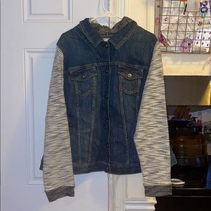 Torrid Hooded denim jacket ❄️💙